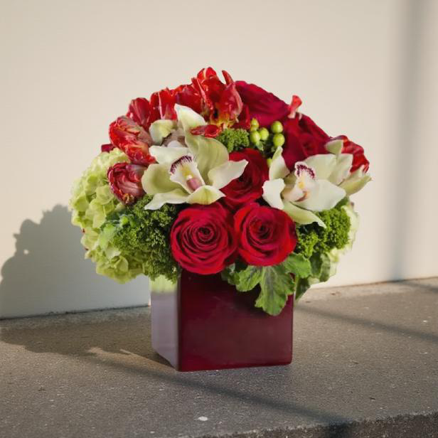 Crimson Noel Christmas Flower Arrangement – Joyce Flowers Brentwood CA Holiday Bouquet